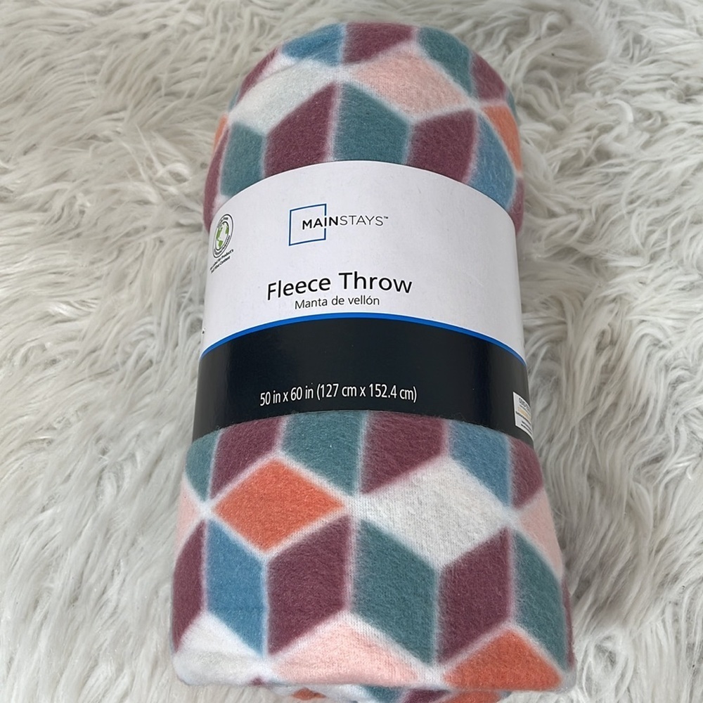 Mainstays Fleece Throw Blanket, 50" x 60", Geo NEW - Picture 3 of 8